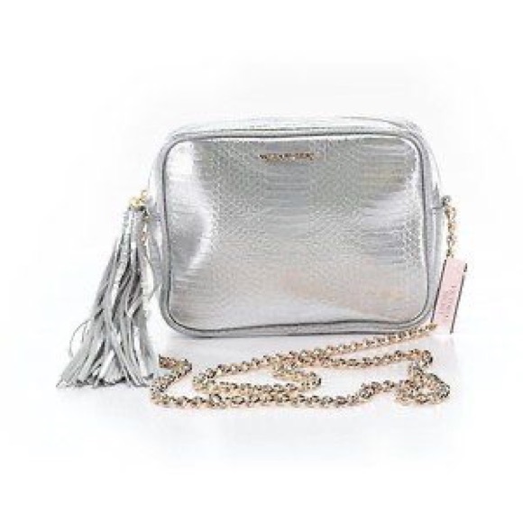 <3 Victoria’s Secret Silver metallic crossbody bag - Picture 2 of 5